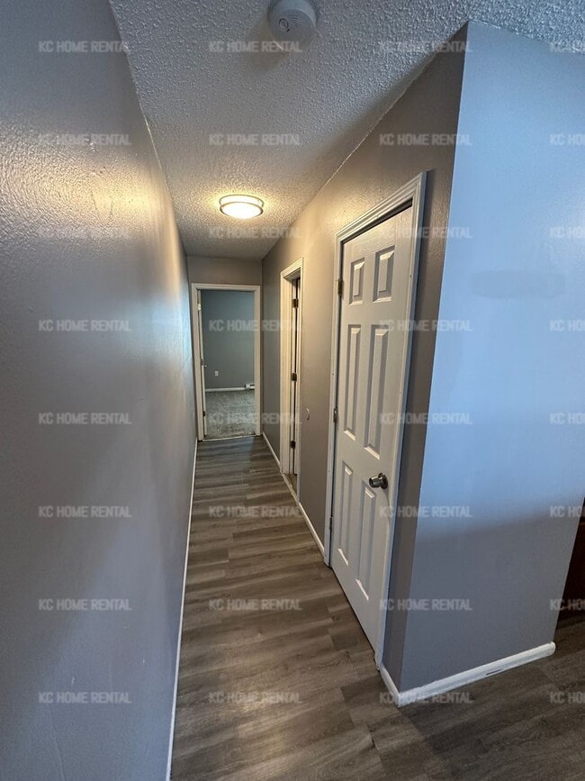 One Bedroom Apartment in Olathe! Unit A, A Condo for Rent in Olathe