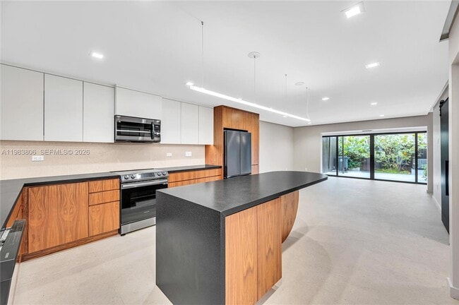 Photo - 2211 NE 122nd St