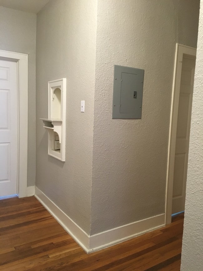 Photo - 715 E Elmira St