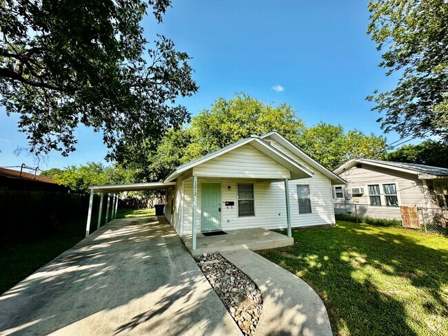 Building Photo - 2/1 Home in Kerrville