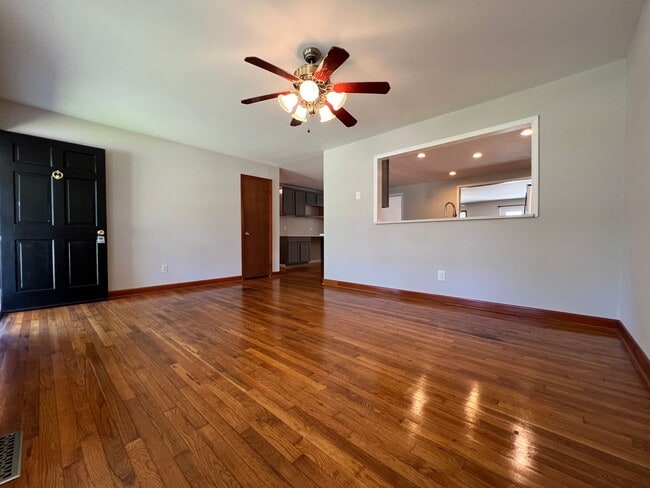 Photo - 805 Gardenview Dr