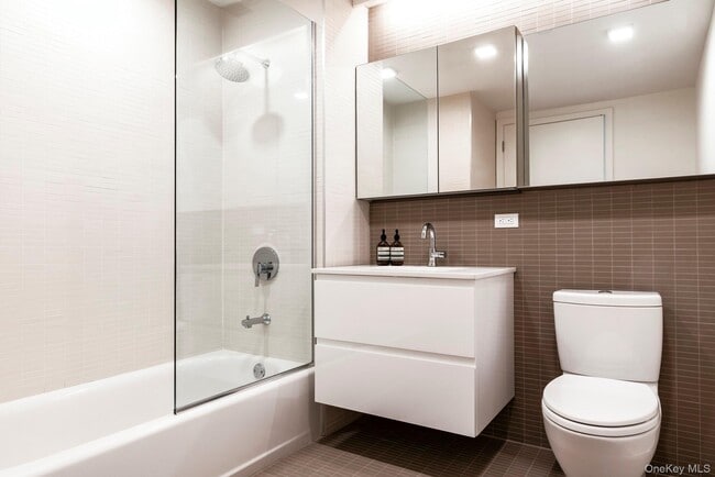 Photo - 37-40-40 27th St Unit 6B