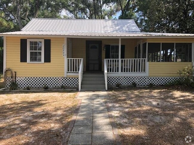 Building Photo - Renovated 2/1 1800s Home in Historic Downt...