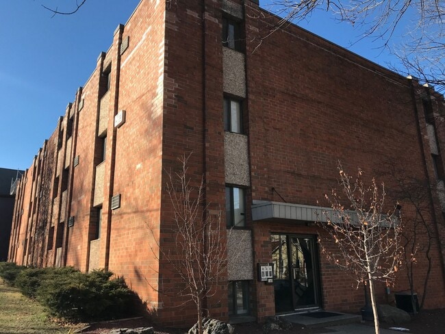 Courtyard Apartments