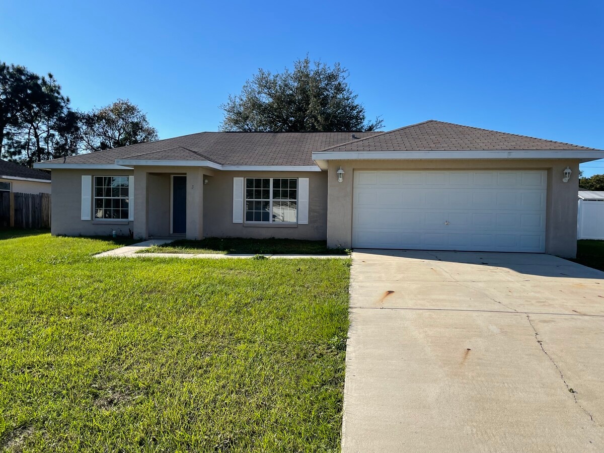 Front view - 3 Pecan Pass Trce House