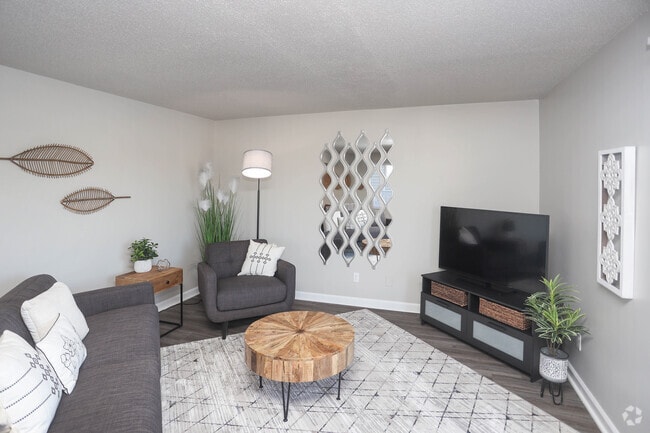 2BR, 1.5BA - 1200 SF