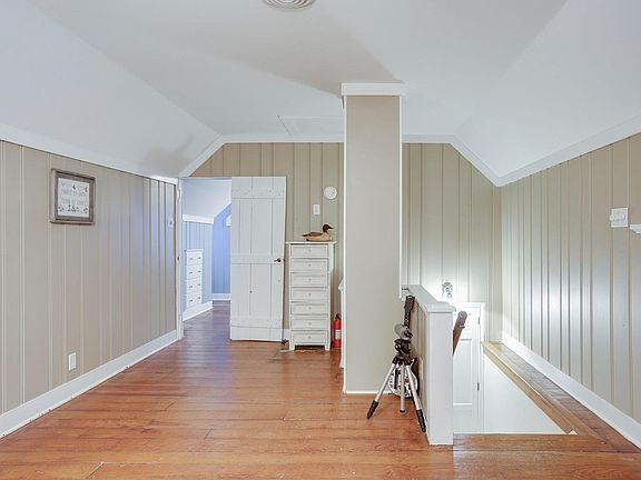 Building Photo - "Charming 3-Bed Home with Granite Elegance...