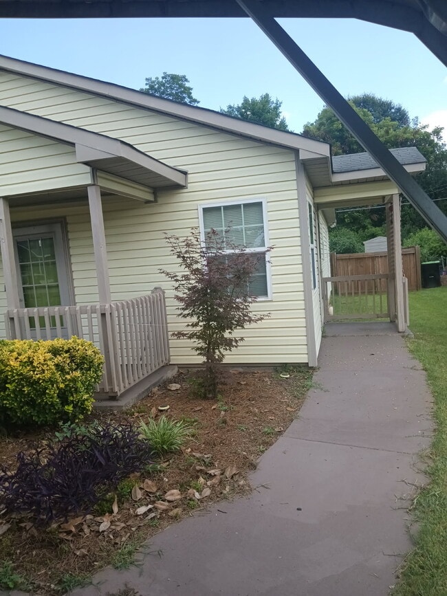 Side - 206 Orchard Way