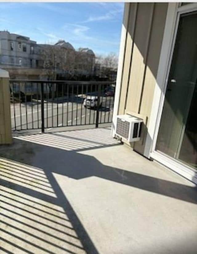 Photo - 20696 Eastleigh Crescent Unit 211