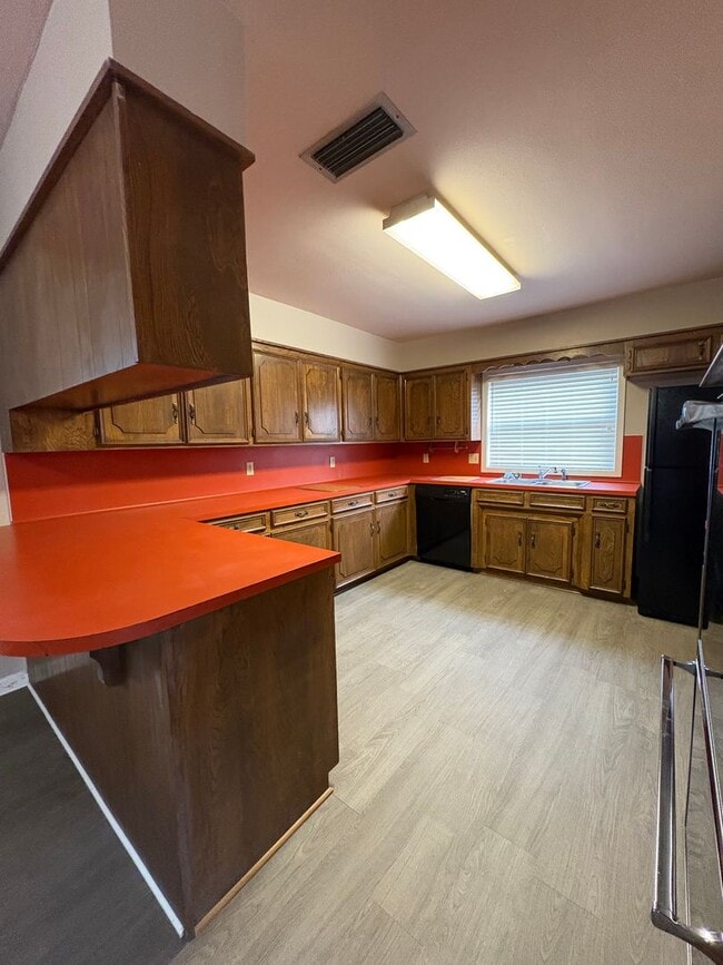 Photo - Beautiful 3 bedroom/2 bath with Garage and Central Air & Heat!