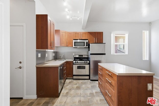 141 W Ave 31 Unit 1