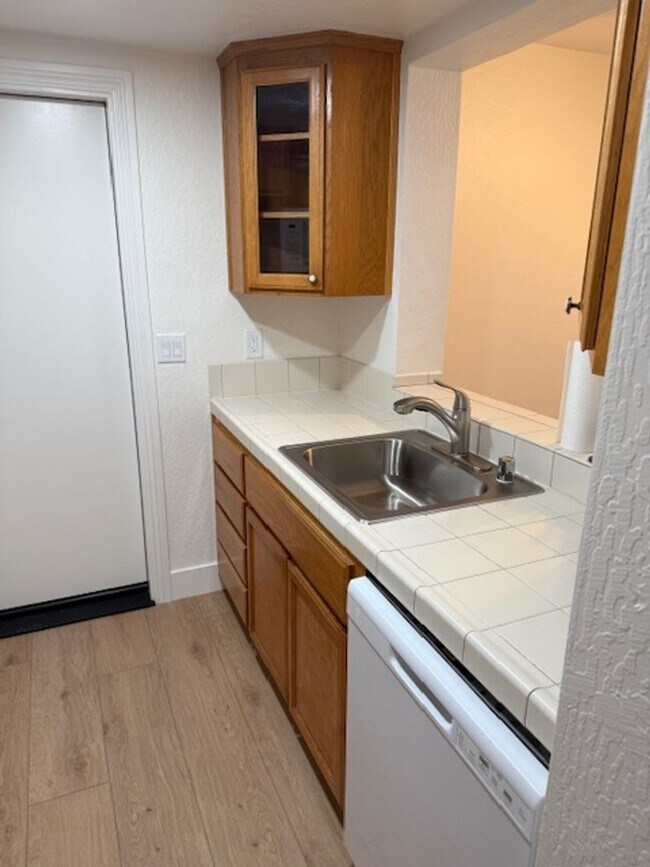 Photo - Great Condo with 1 car garage and indoor l... Unidad 3