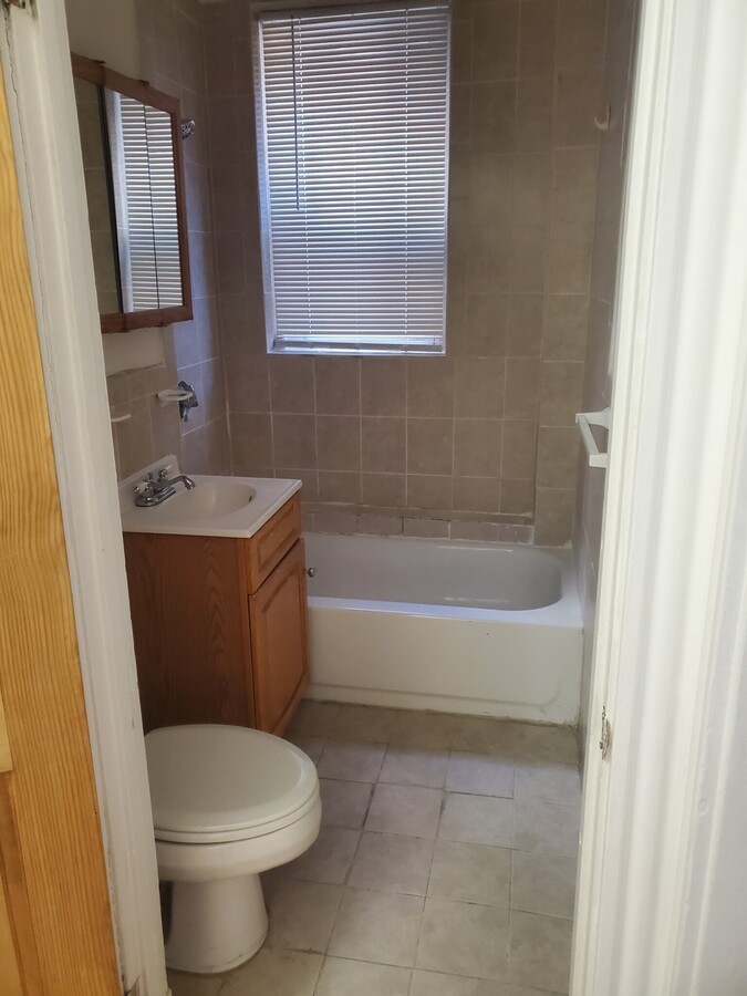 Photo - 10 Kenmore St Apartments Unit 2F