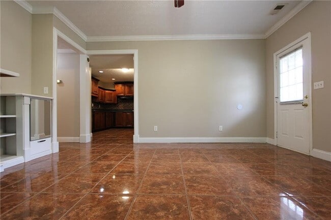 Photo - 818 Springlake Rd
