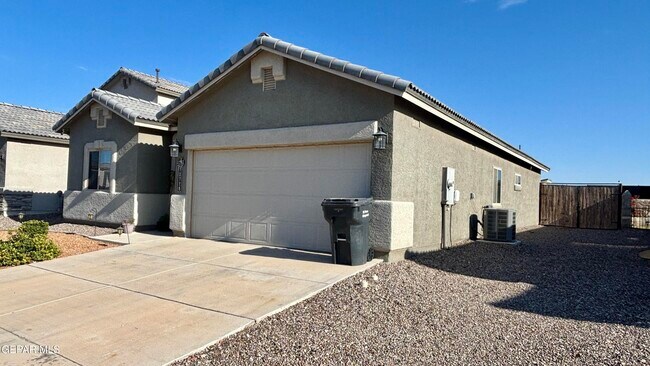 13729 Samlesbury Ave
