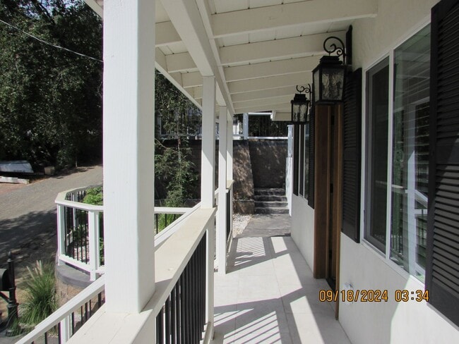 Photo - Completely remodeled 2bed/2bath cottage in... House