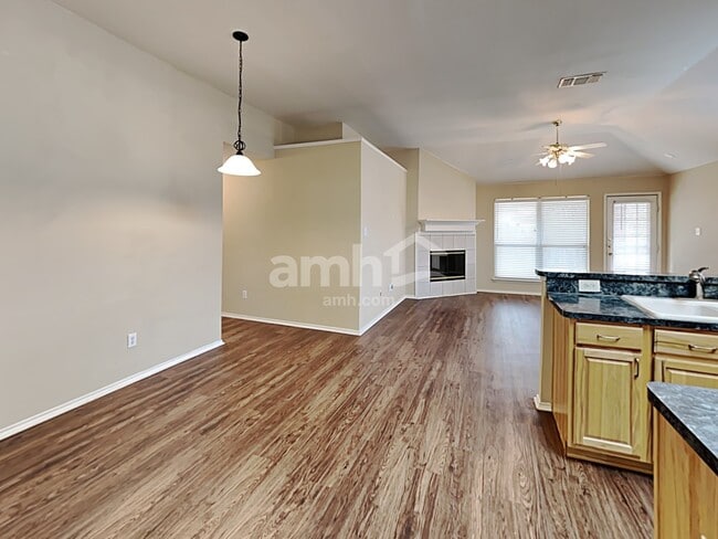 Photo - 1000 Caleb St