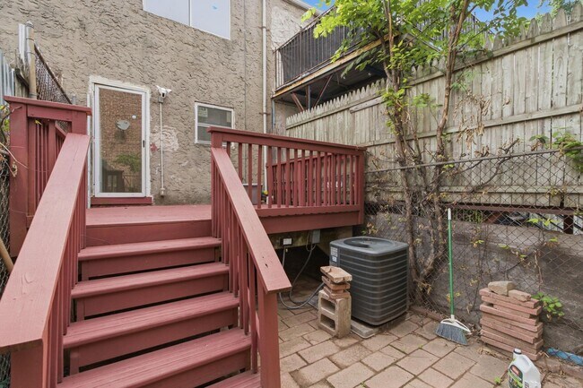 8 Van Nostrand Ave