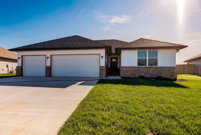 FOUR BEDROOM - NIXA SCHOOLS - FOUR BEDROOM - NIXA SCHOOLS Casa