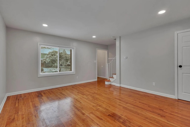 Photo - 354 N Roosevelt Ave