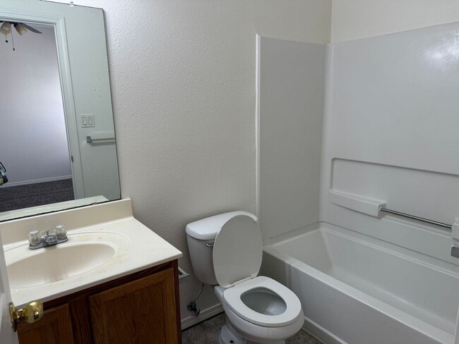 Photo - Beautiful 3 Bedroom, 2 Bath Within Walking...