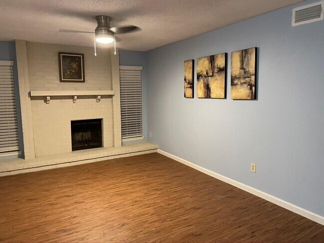 Photo - 4159 Steck Ave Unidad 275