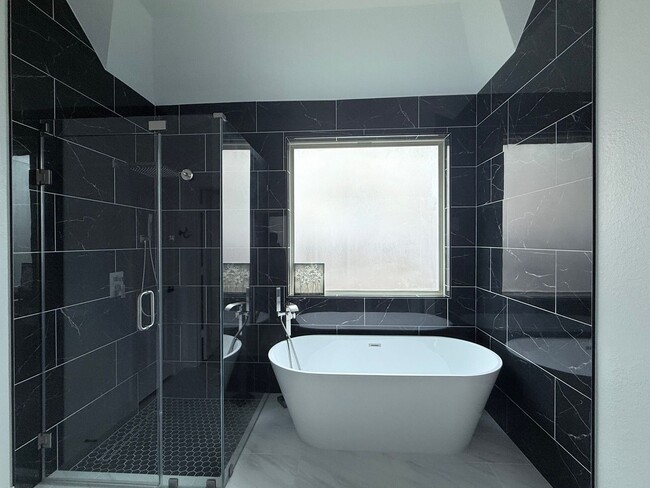 Photo - 2010 Silver Moon Dr