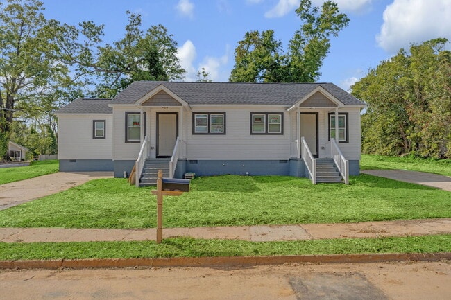 Building Photo - Newly renovated and modernized 1BR, 1BA du... Unit A