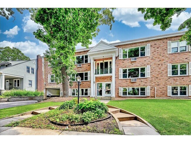 Building Photo - 401 Ridgewood Ave Unit 3 Rental