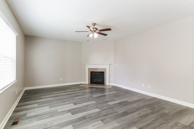 Photo - 585 Bettmann St