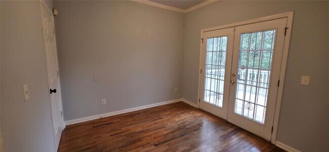 Photo - 1040 Smith St SW