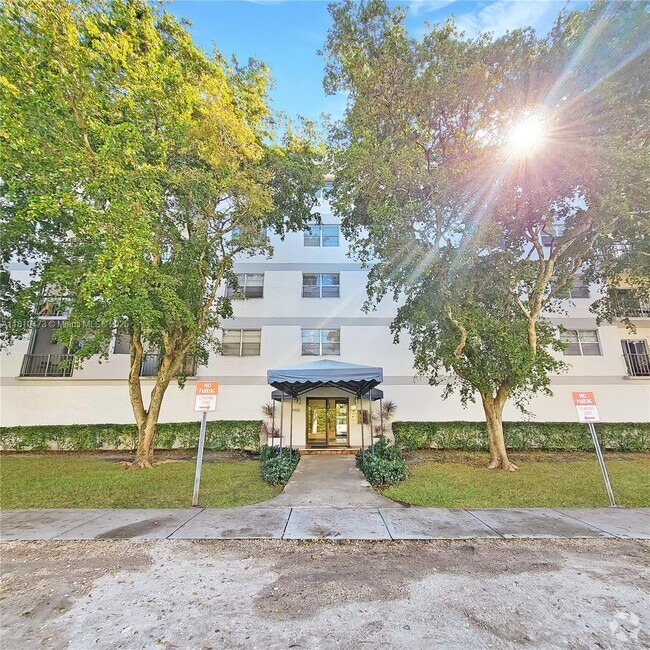 Building Photo - 8950 NE 8th Ave Unit 211 Rental