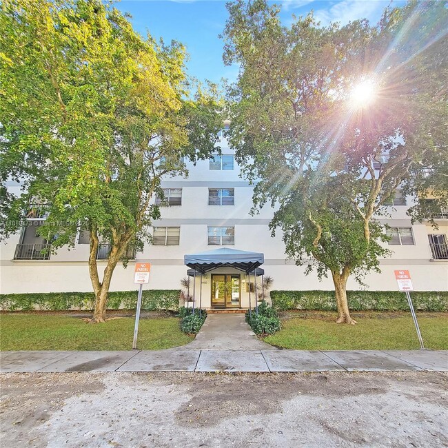 Building Photo - 8950 NE 8th Ave Unit 211 Rental