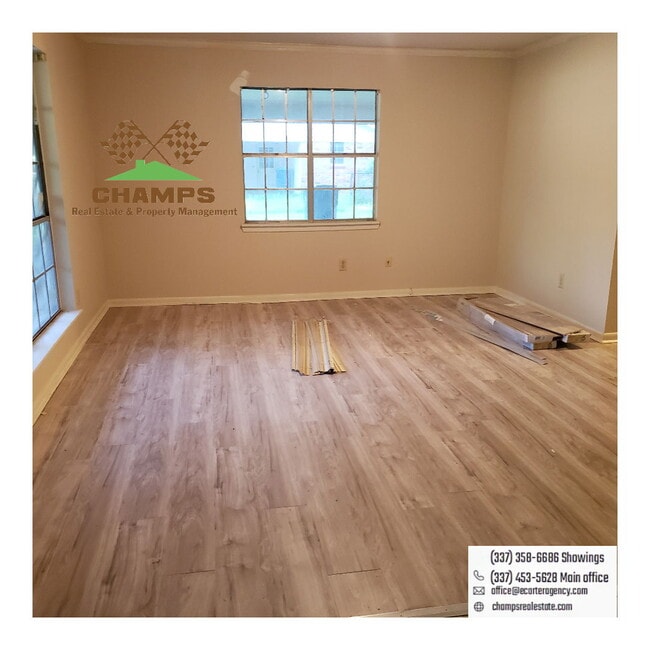 Photo - 402 Toronto Dr