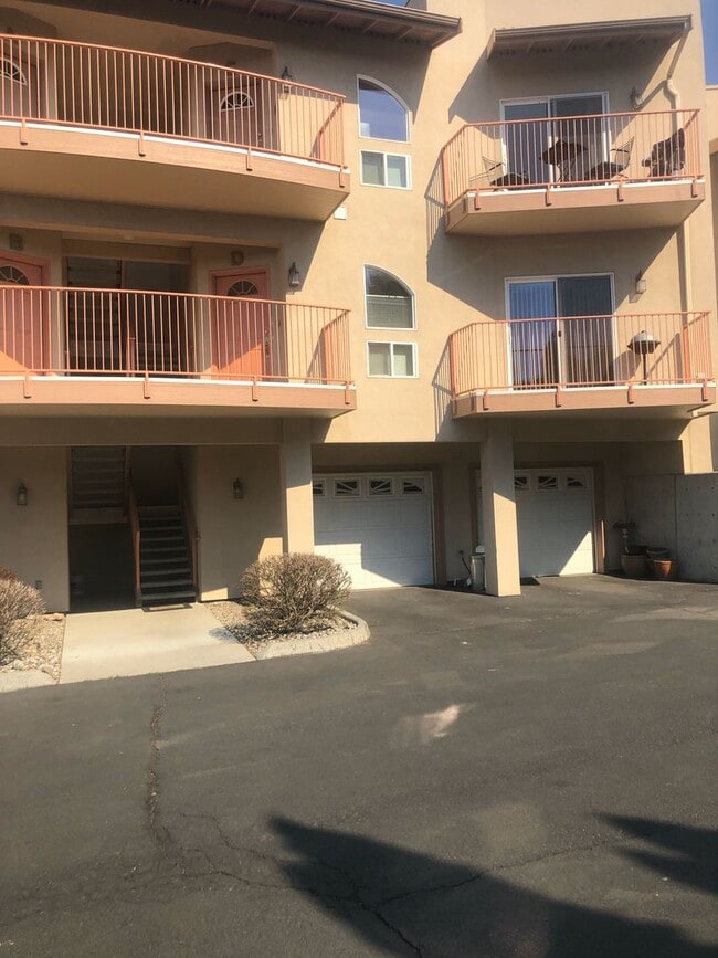 Photo - Fully Furnished Lakefront Condo!! 6 Month Lease Available!