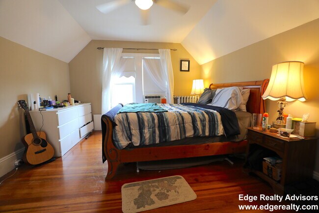 Building Photo - 48 Burton St Rental