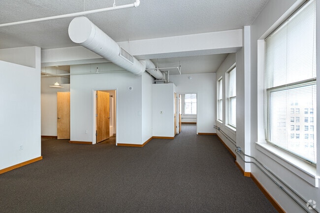 1BR, 1BA - 948SF - Living Room