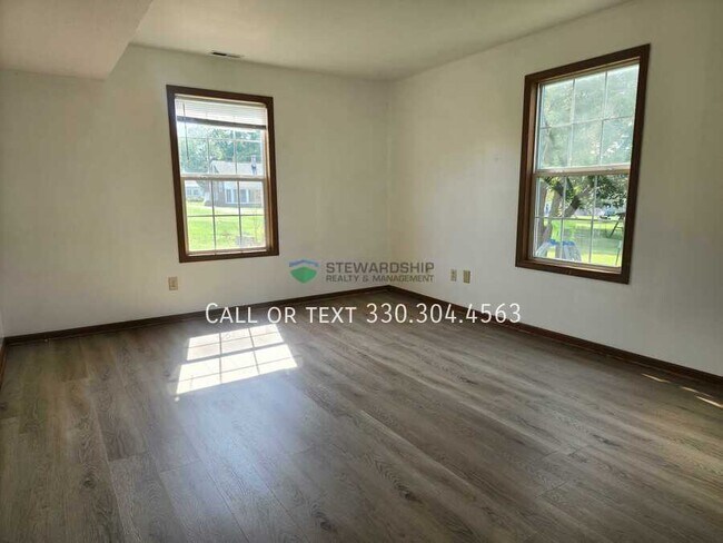 Building Photo - 240 Hartford St NW Rental