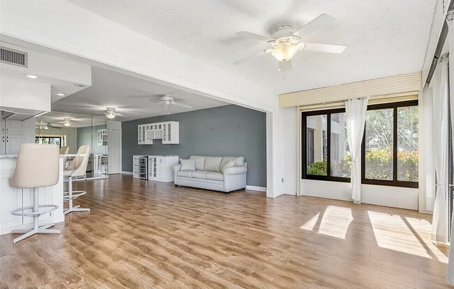 Photo - 5625 Trailwinds Dr Unit 412