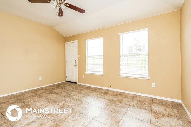 Photo - 1611 Emily Ln