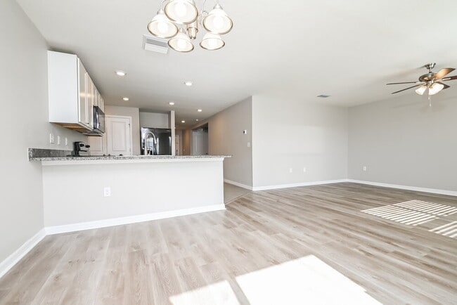 Photo - 11702 MIracle Mile Dr