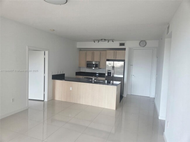 Photo - 79 SW 12th St Unidad 1004-S