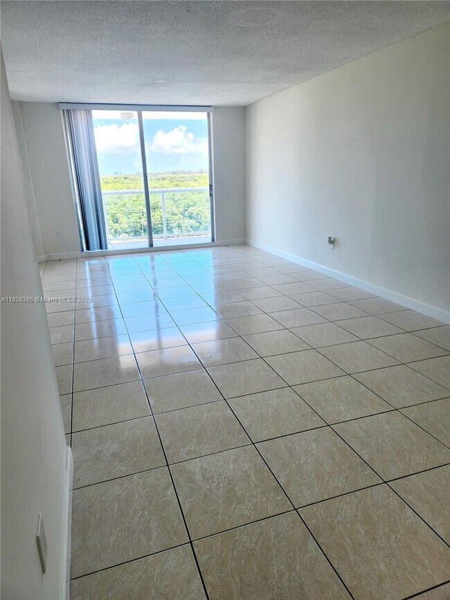 Photo - 2841 NE 163rd St Unidad 912 Rental