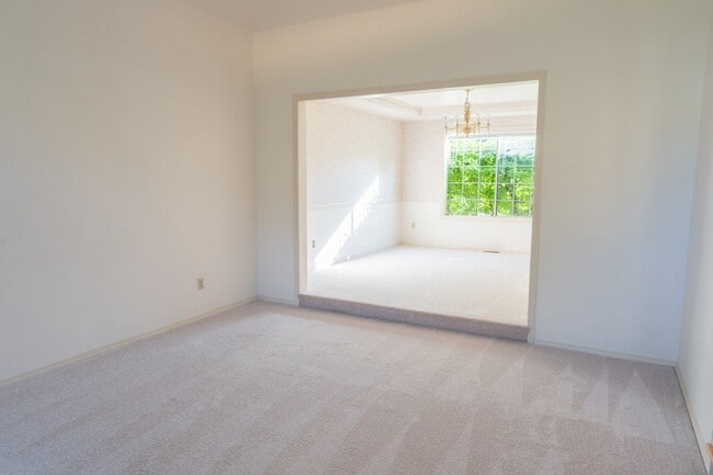 Photo - 3Bd/2.5Ba Bellevue House( Newport Hill)