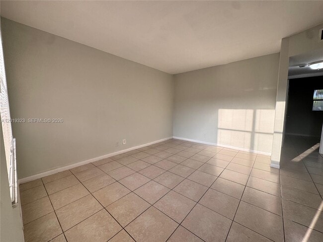 Building Photo - 101 NE 41st St Unit A9