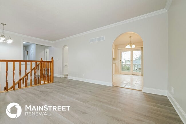 Photo - 838 E 125th Terrace