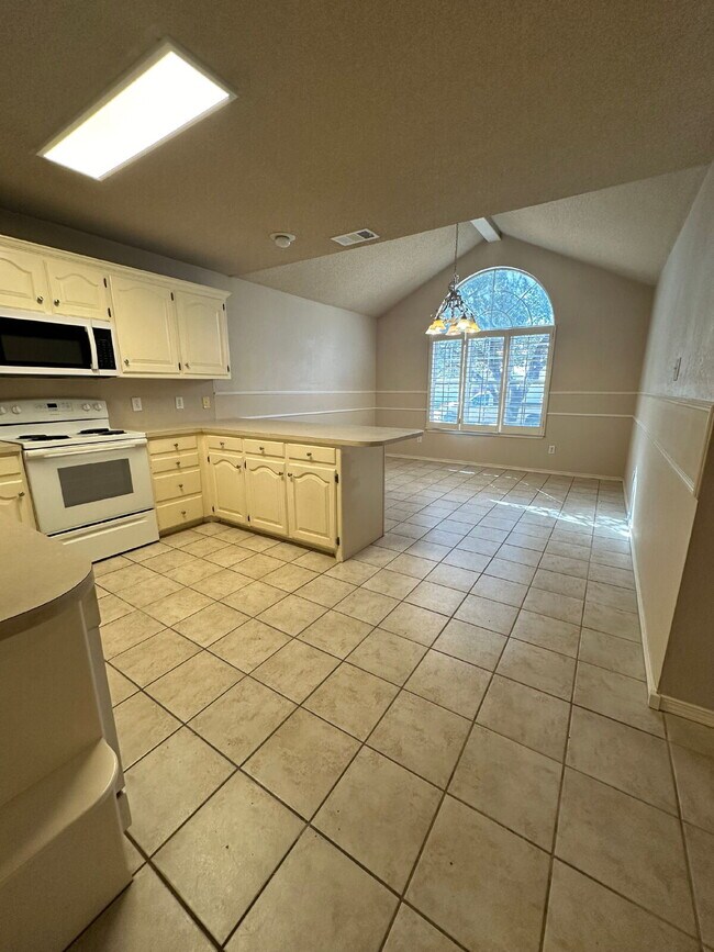 Photo - Spacious 3/2/2 - Freshly Updated
