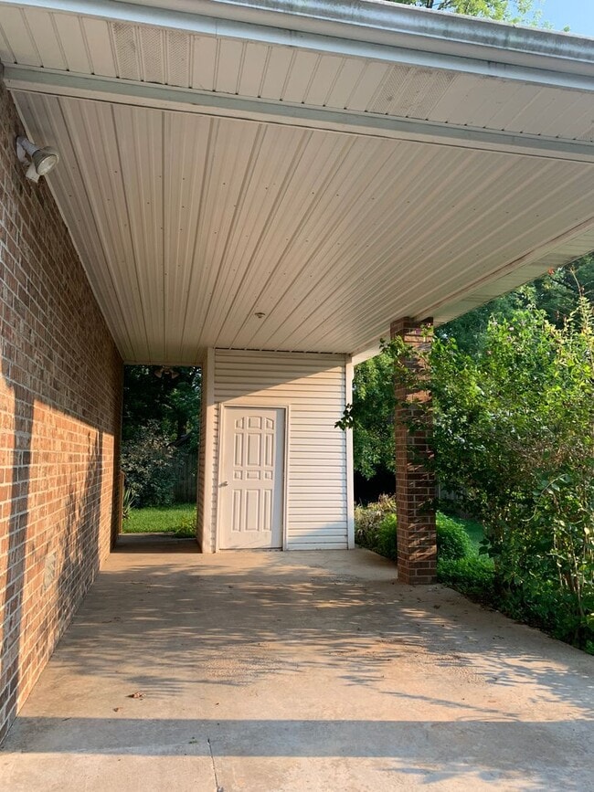 Photo - Walnut Grove House 3 Bedroom 1 Bath + covered car port!