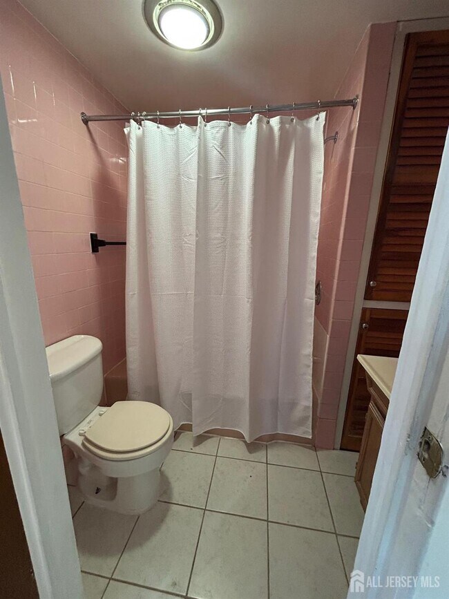 Photo - 124 William St