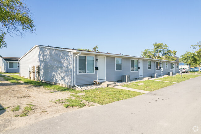 Lamplight Court Apartments - Lamplight Court Apartments